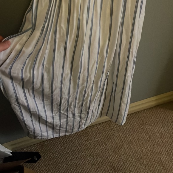 Long striped off-the-shoulder dress woth tie front and slits on the bottom - Picture 10 of 11